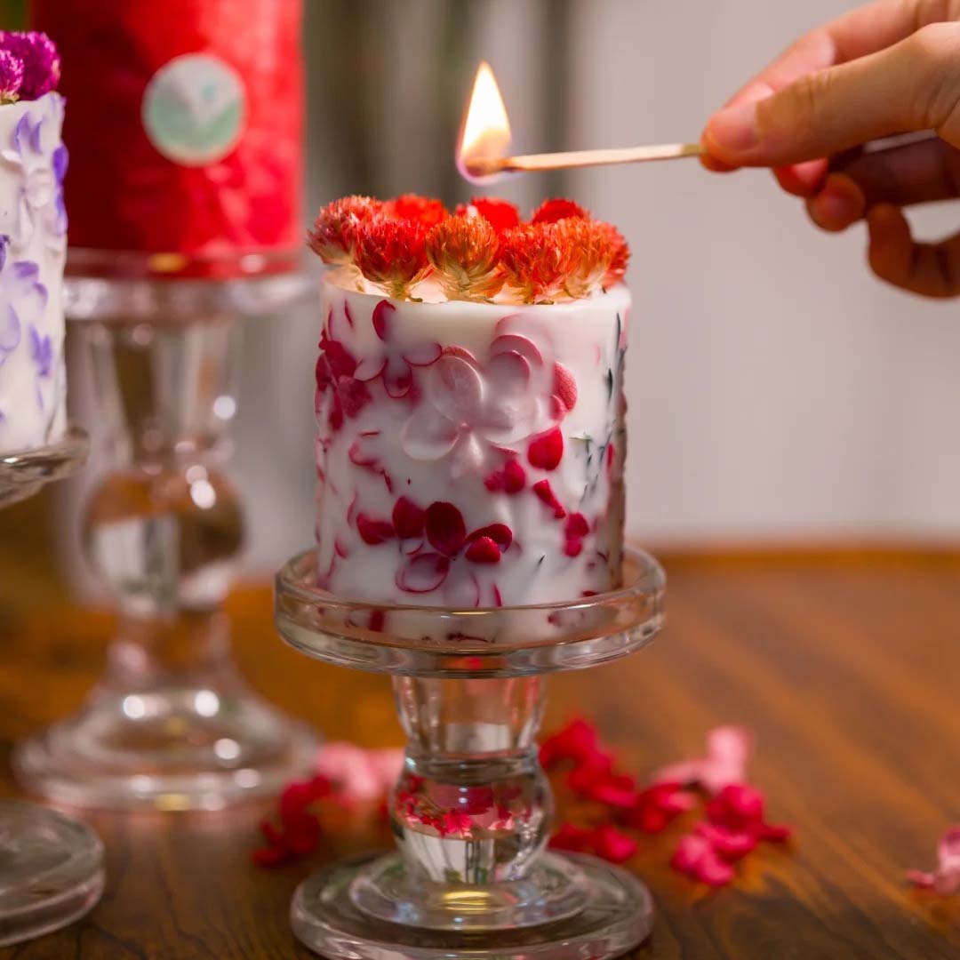 Red and White Petal Dried Flower Scented Candle Handmade Soy Wax Candle