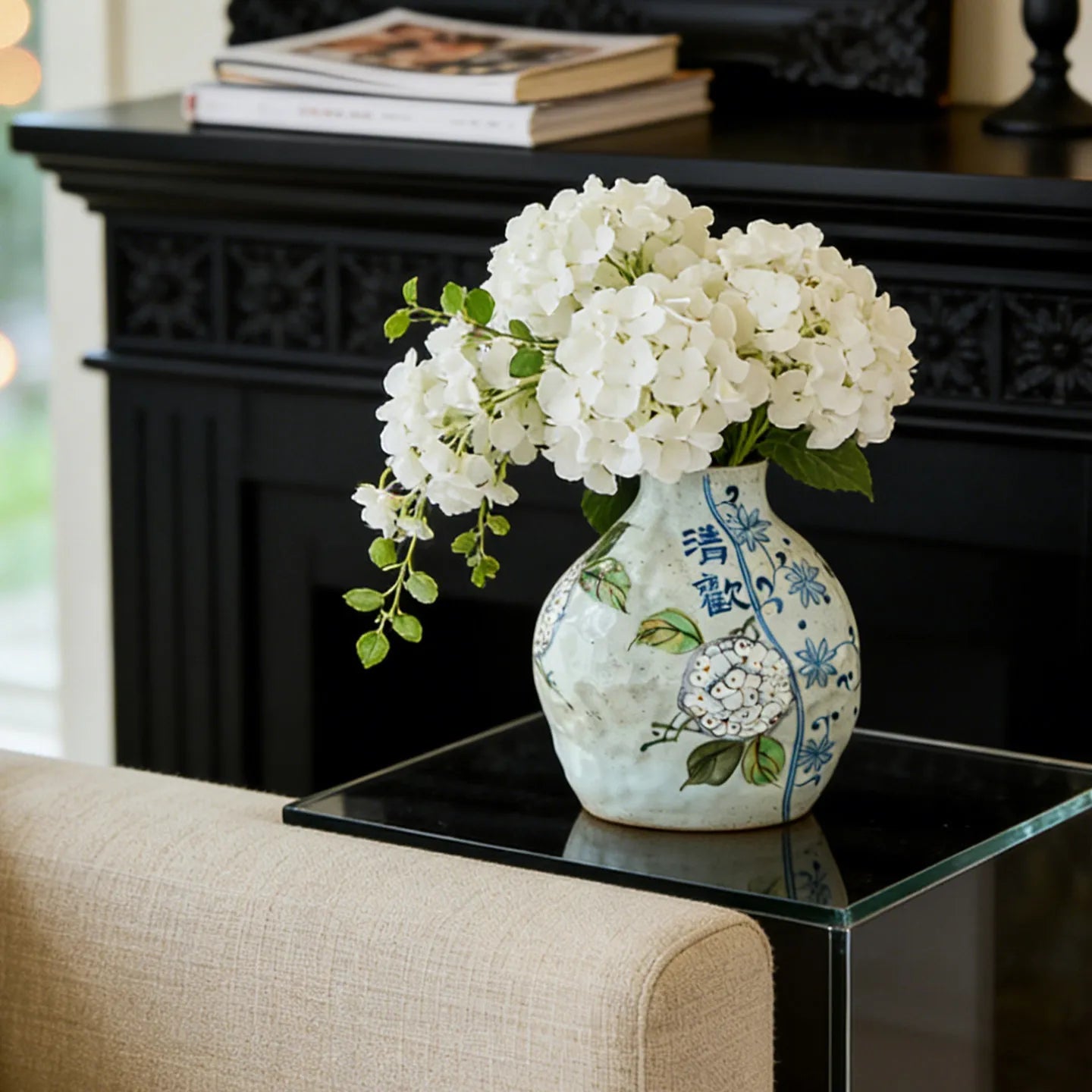 Hand-Painted Hydrangea Blue and White Porcelain Vase Retro Chinese Ceramic Flower Vase