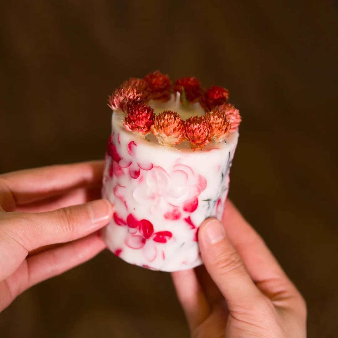 Red and White Petal Dried Flower Scented Candle Handmade Soy Wax Candle