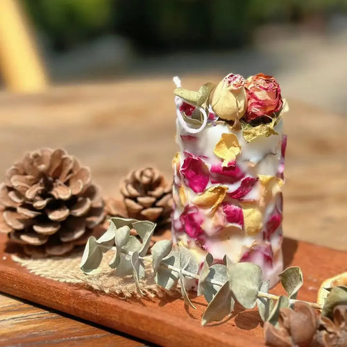 Muse Romantic Rose Dried Flower Scented Candle White & Pink Aromatherapy Decor Candle for Home Gifts & Weddings