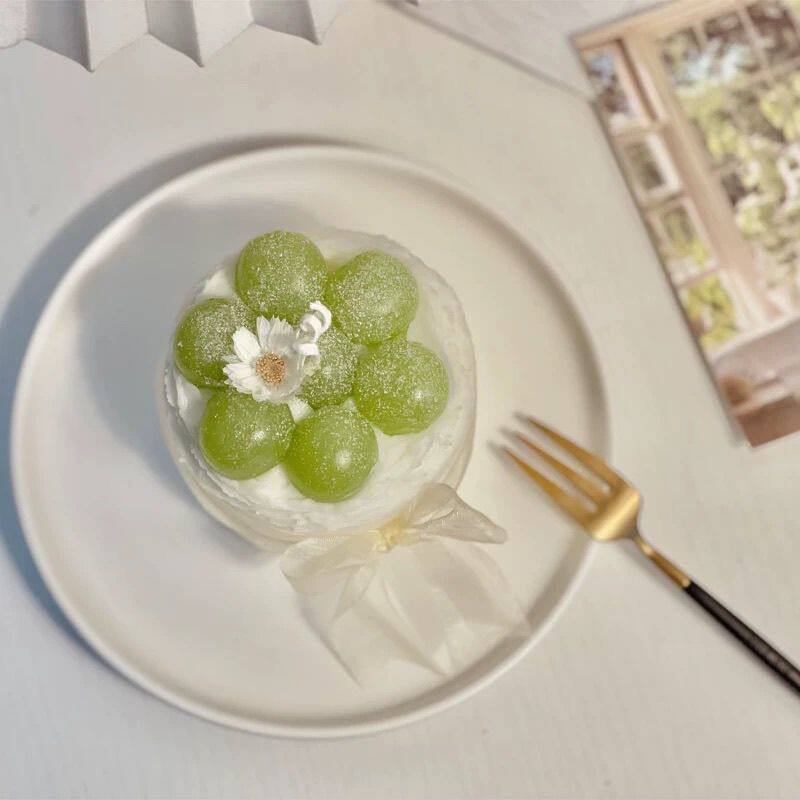 Realistic Green Grape Cream Cake Scented Candle Lifelike Pastry Design Aromatherapy Candle Sweet Decor Gift