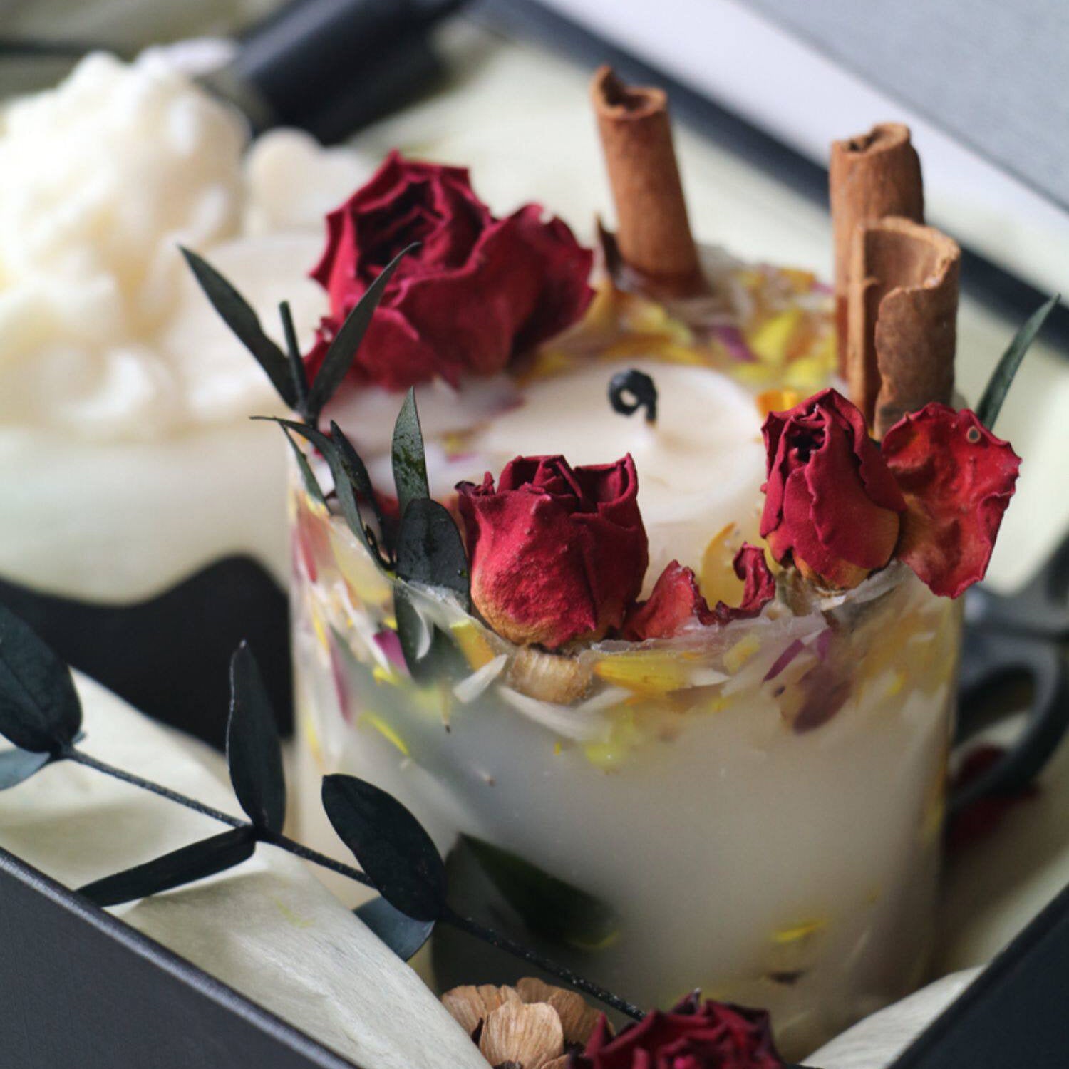 Handmade Dried Rose Aromatherapy Candle Gift Box Natural Ingredient Scented Candles