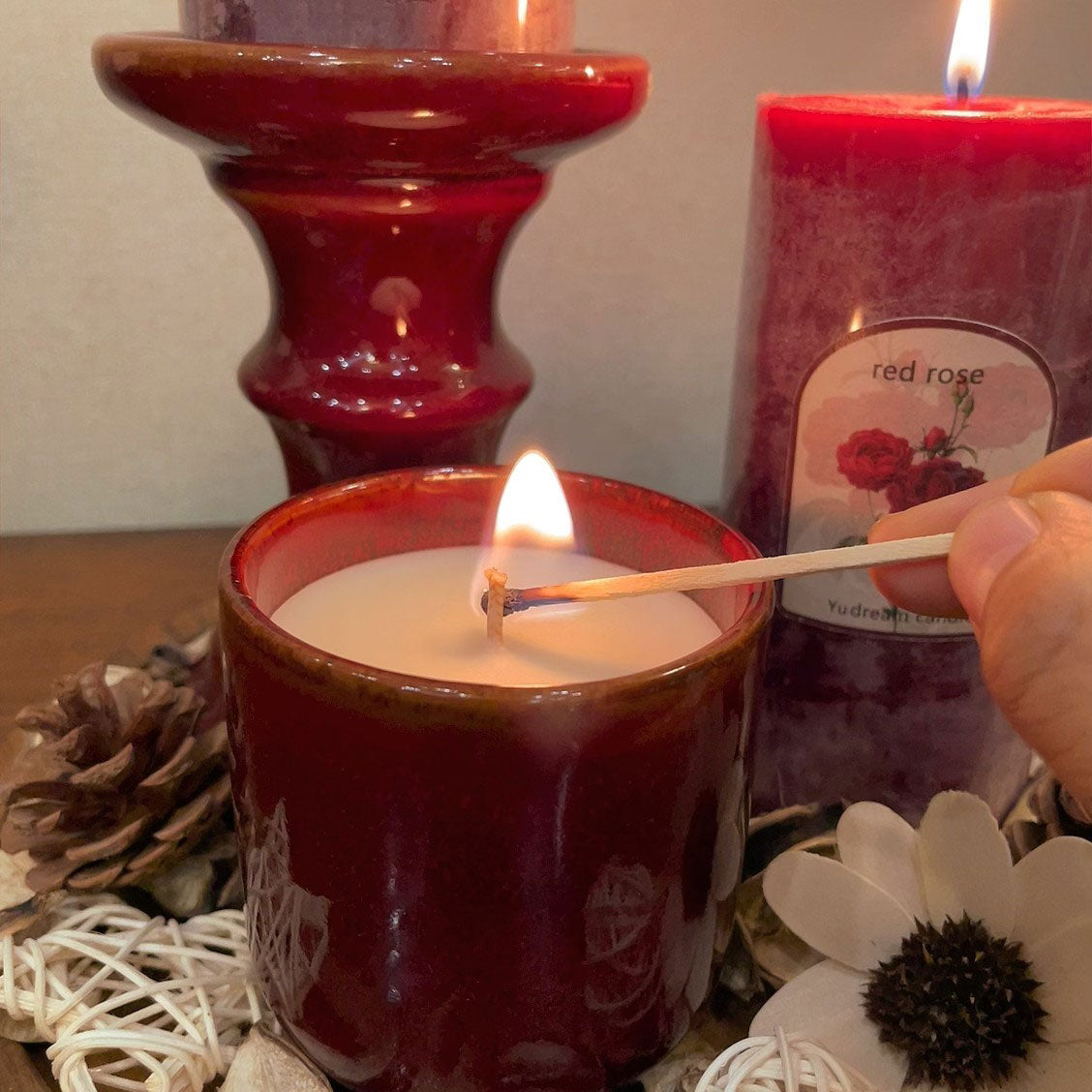 Red Rose Scented Candle Set Natural Soy Wax Candle with Wooden Tray & Holder