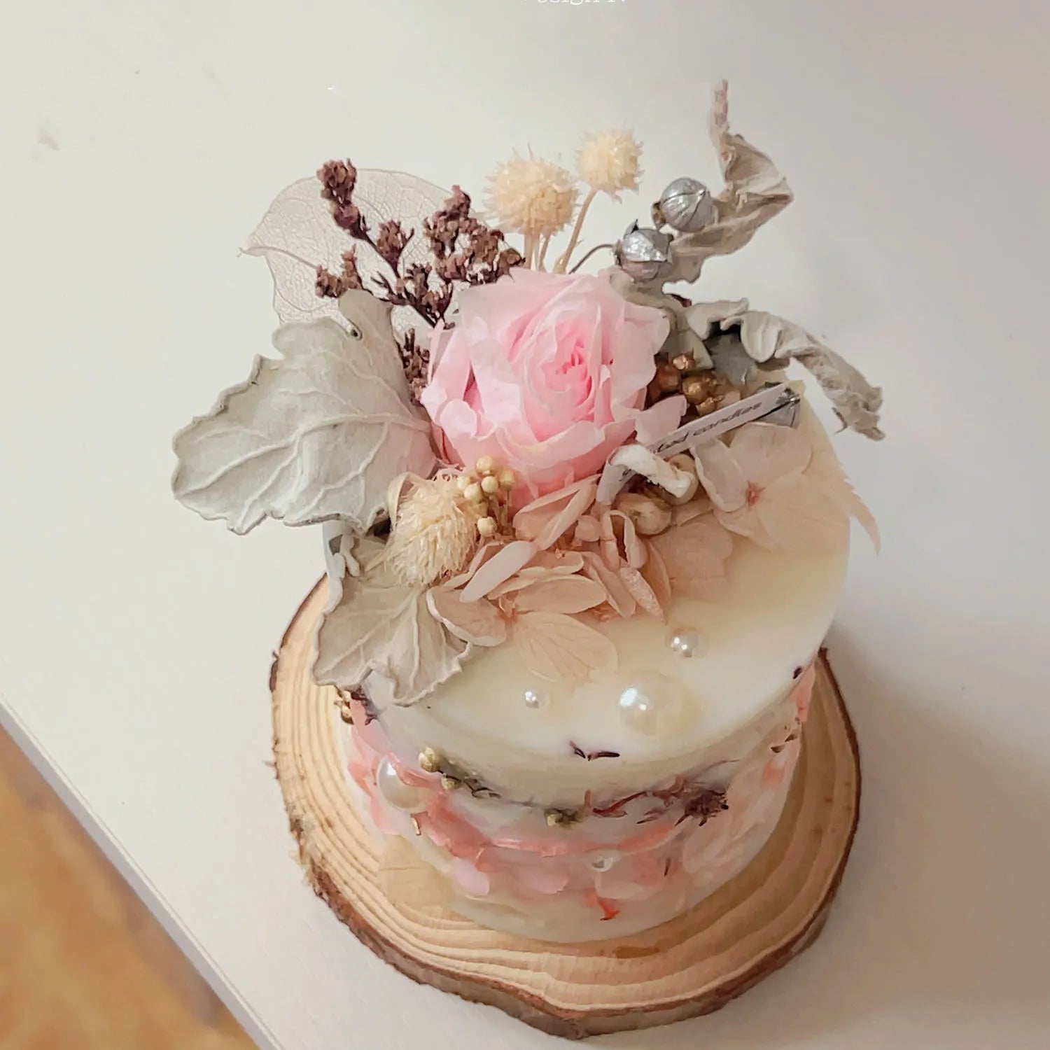 Handmade Preserved Flower Scented Soy Wax Candle with Dried Flowers & Relief Design, Unique Birthday Gift