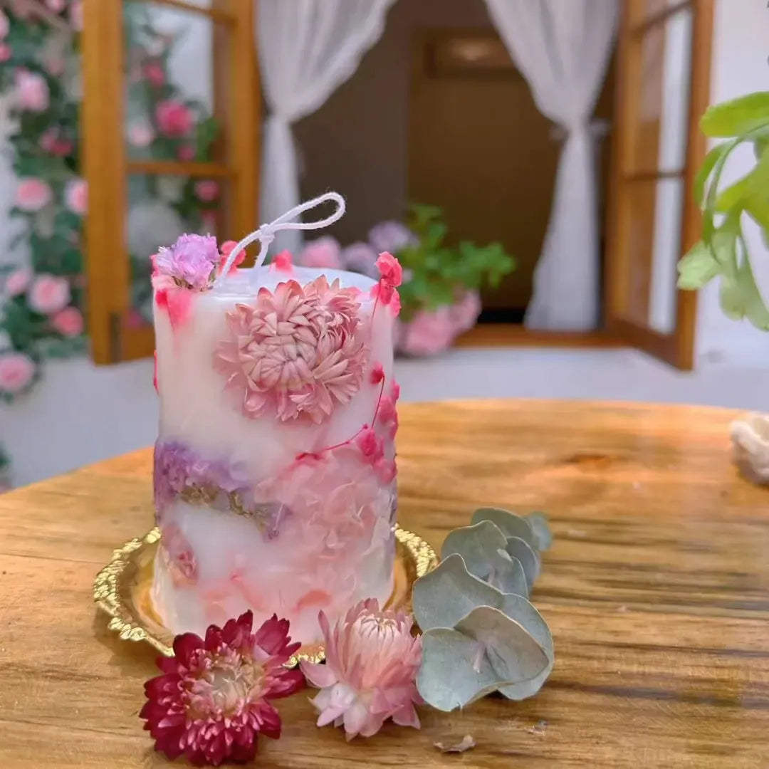 Muse Pastel Scented Dried Flower Candle Pink & White Aromatherapy Decor Candle for Home Gifts & Events