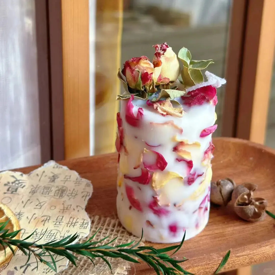Muse Romantic Rose Dried Flower Scented Candle White & Pink Aromatherapy Decor Candle for Home Gifts & Weddings