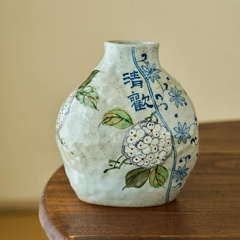 Hand-Painted Hydrangea Blue and White Porcelain Vase Retro Chinese Ceramic Flower Vase